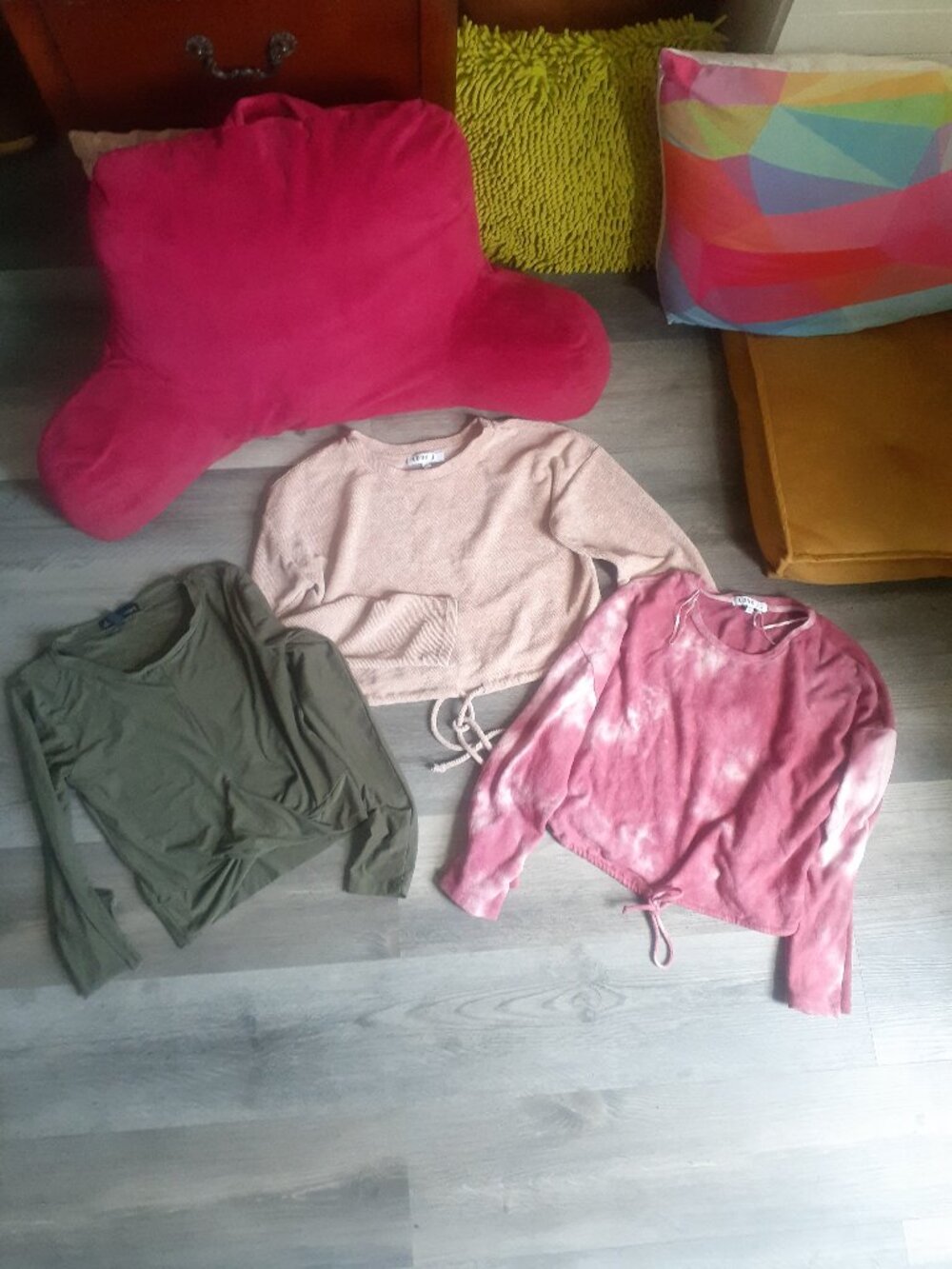(3) CUTE CROP TOPS! (S,M,L)
